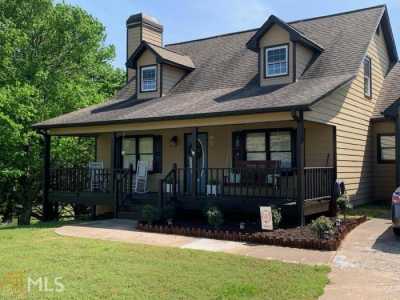 Home For Sale in Dawsonville, Georgia