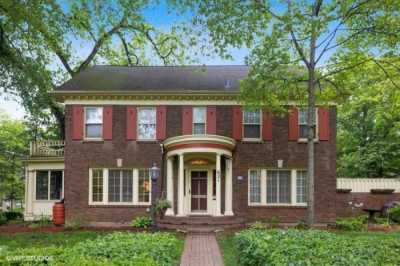 Home For Sale in Glen Ellyn, Illinois