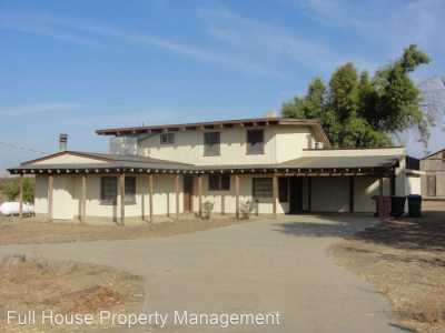 Home For Rent in Terra Bella, California