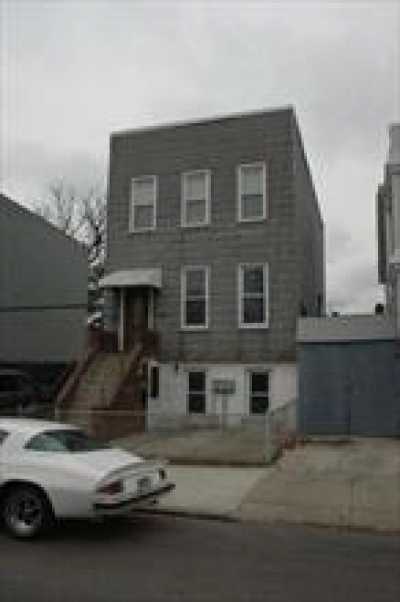 Apartment For Rent in Glendale, New York