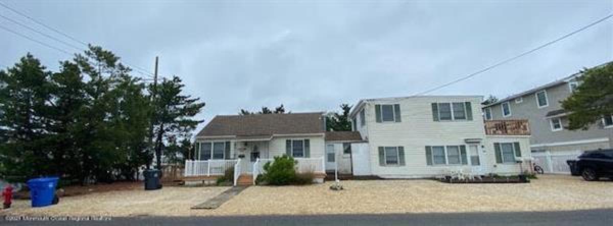 Picture of Home For Sale in Beach Haven, New Jersey, United States