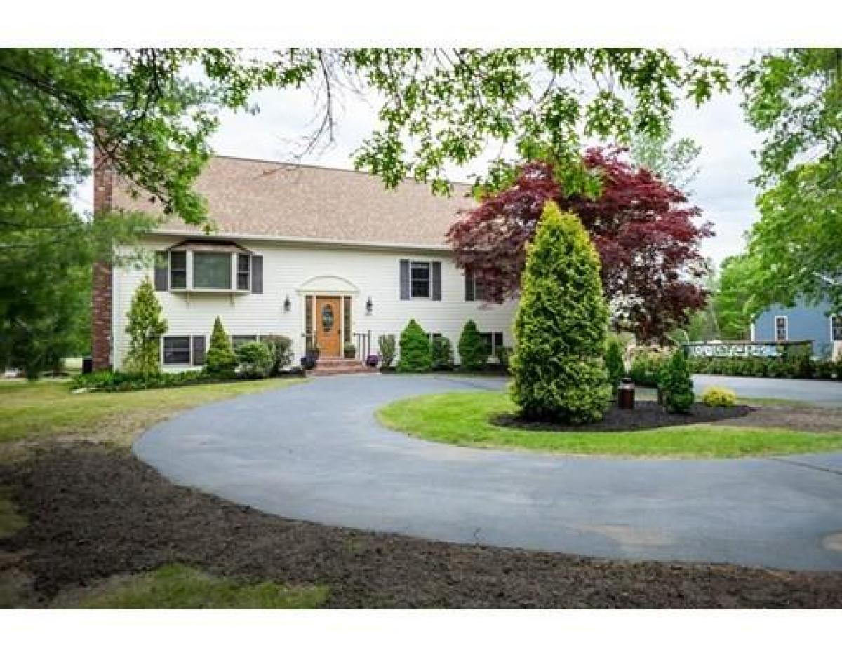 Picture of Home For Sale in Attleboro, Massachusetts, United States