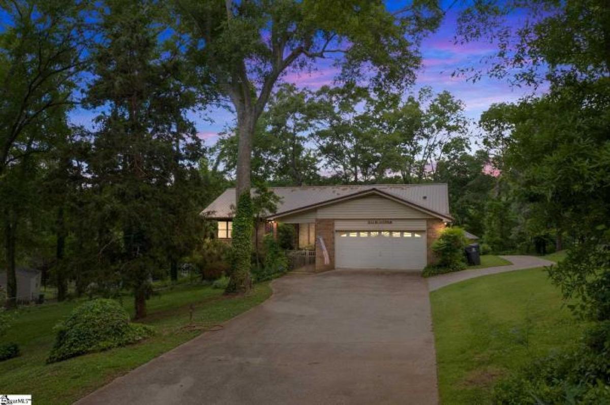 Picture of Home For Sale in Anderson, South Carolina, United States
