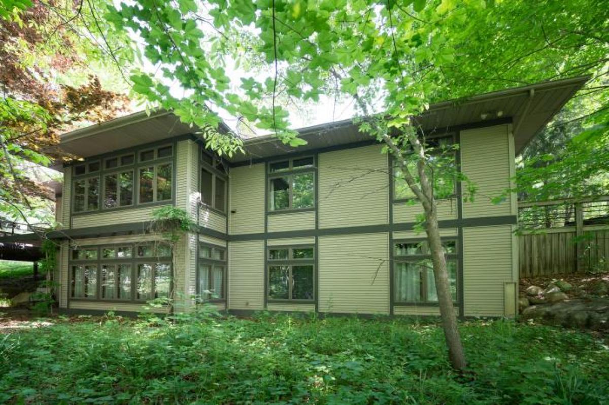 Picture of Home For Sale in Kalamazoo, Michigan, United States