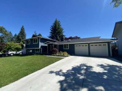 Home For Rent in Newcastle, Washington