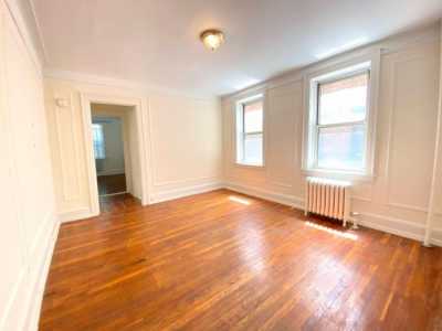 Apartment For Rent in Astoria, New York