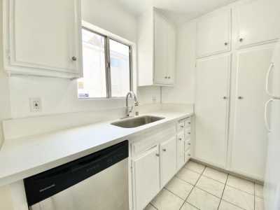 Apartment For Rent in Santa Monica, California