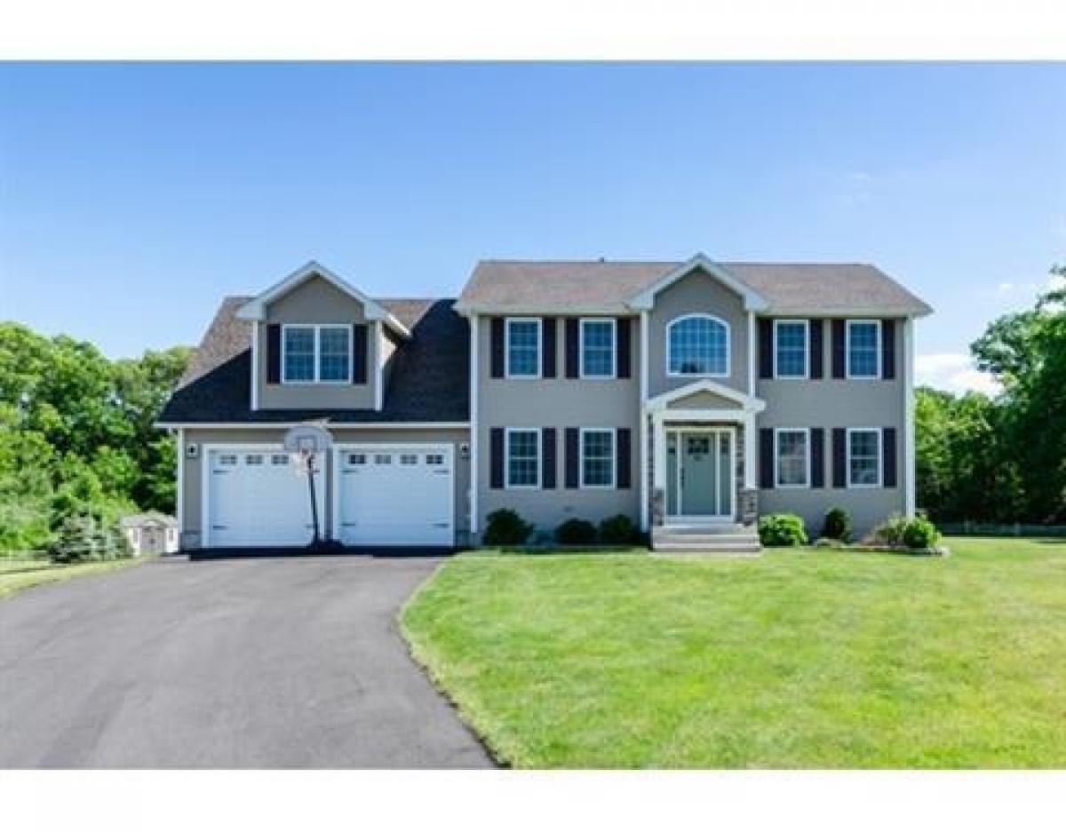 Picture of Home For Sale in Seekonk, Massachusetts, United States