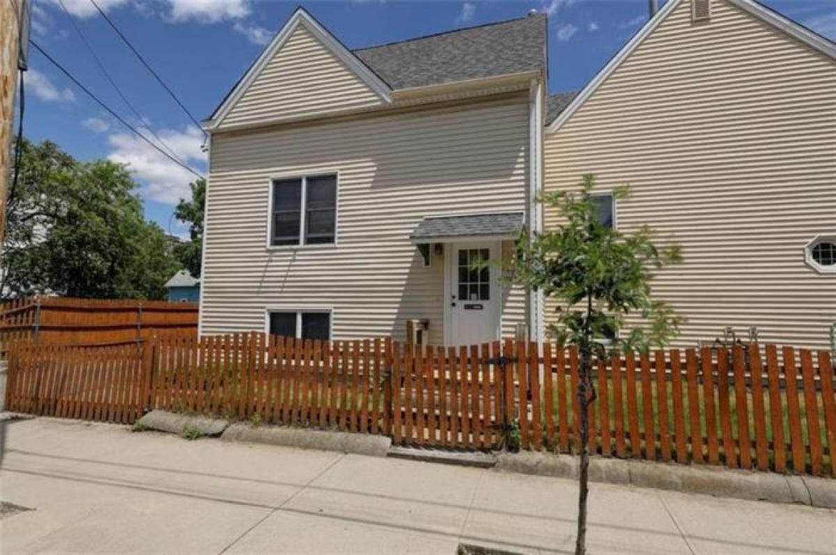 Picture of Home For Sale in Providence, Rhode Island, United States