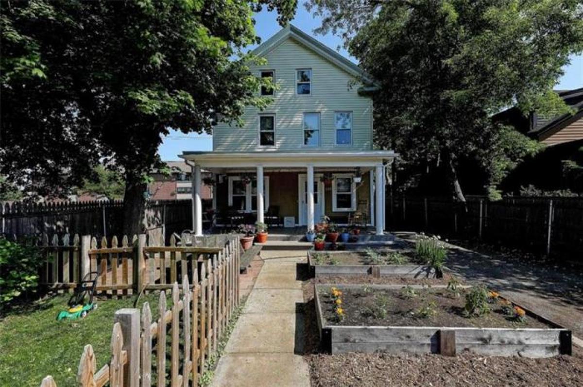 Picture of Home For Sale in Providence, Rhode Island, United States