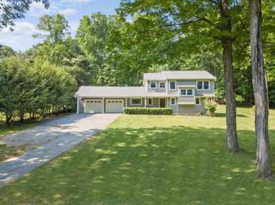 Home For Sale in Putnam Valley, New York