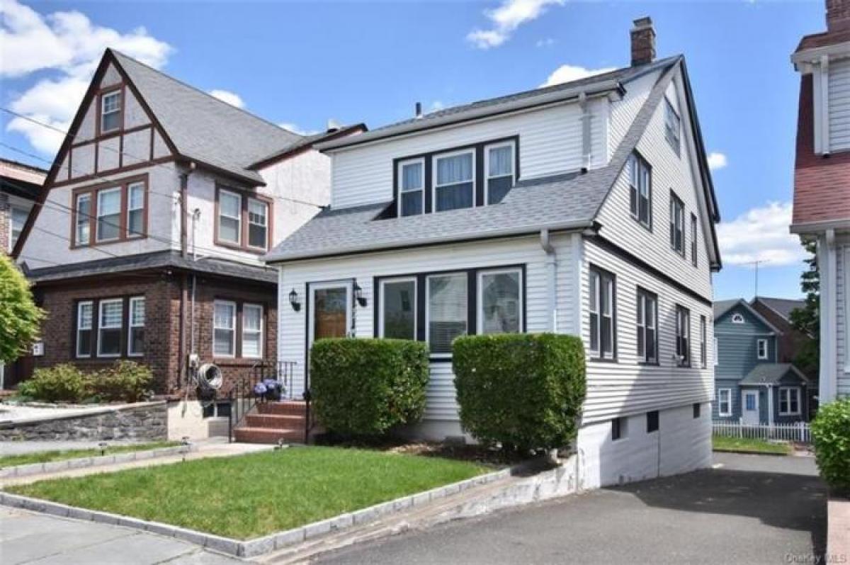 Picture of Home For Sale in Yonkers, New York, United States