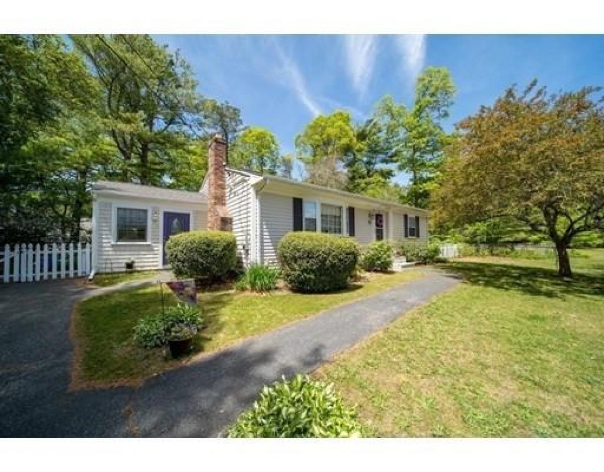 Picture of Home For Sale in Barnstable, Massachusetts, United States