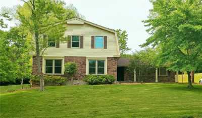 Home For Sale in Creve Coeur, Missouri