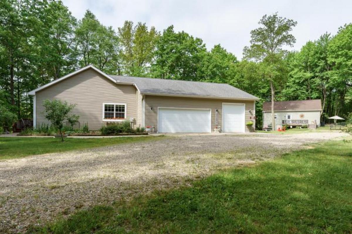 Picture of Home For Sale in Bellevue, Michigan, United States