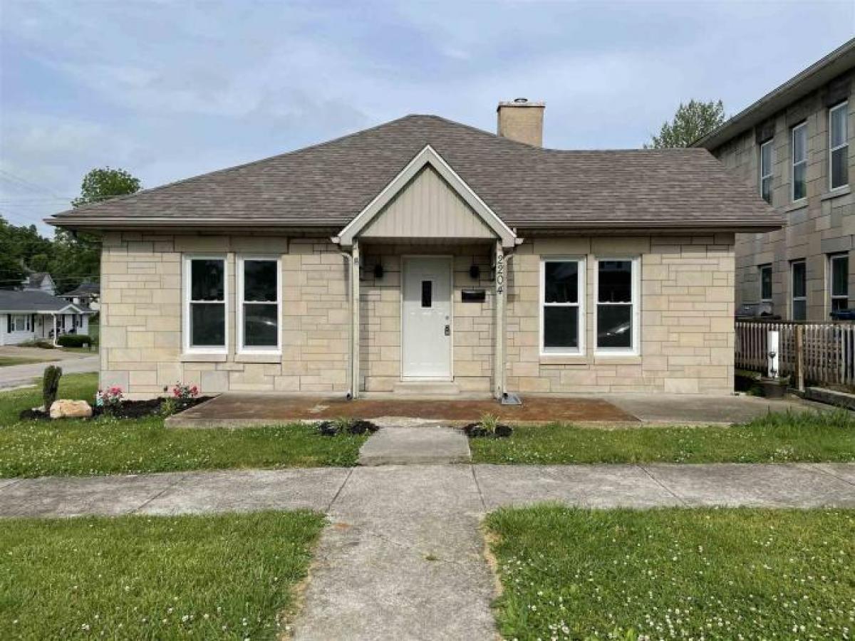 Picture of Home For Sale in Bedford, Indiana, United States