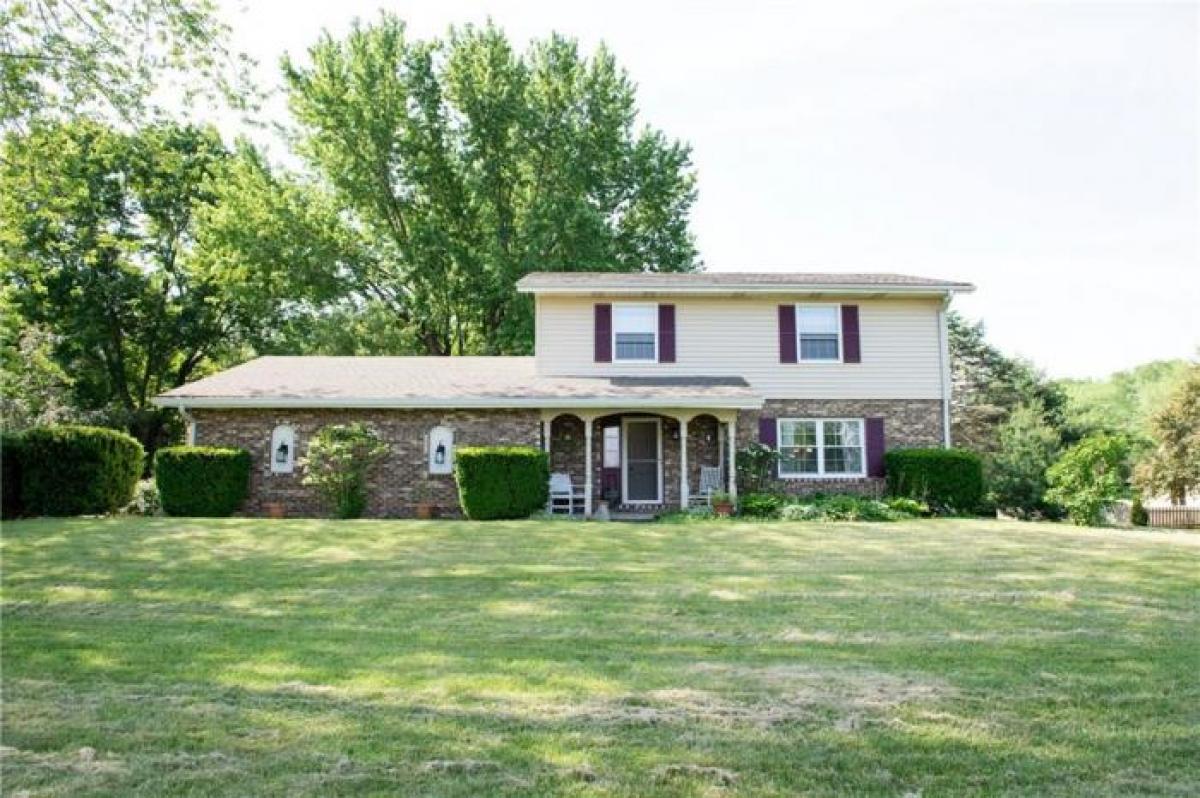 Picture of Home For Sale in Crawfordsville, Indiana, United States