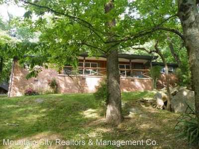 Home For Rent in Signal Mountain, Tennessee