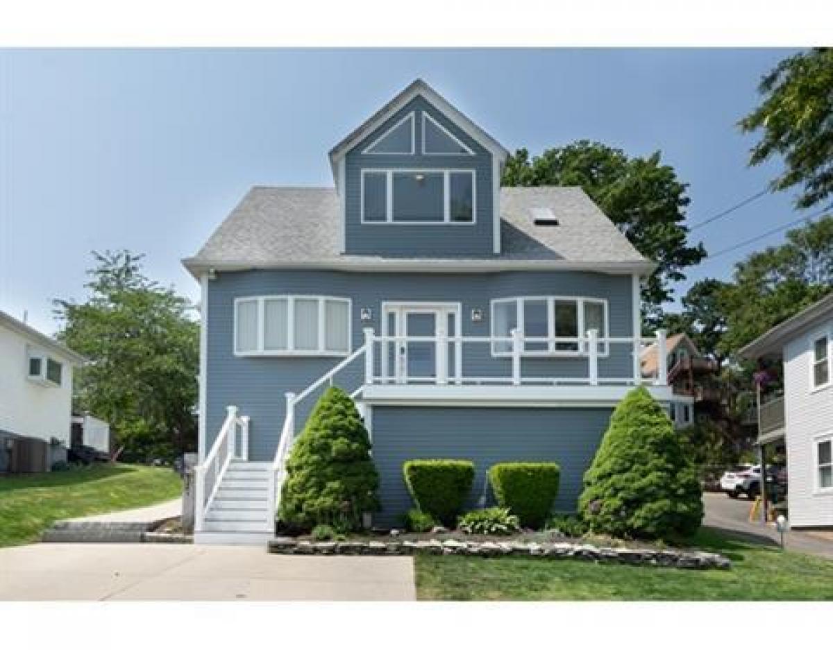 Picture of Home For Sale in Winthrop, Massachusetts, United States