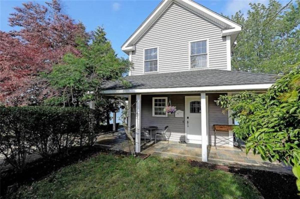 Picture of Home For Sale in East Providence, Rhode Island, United States