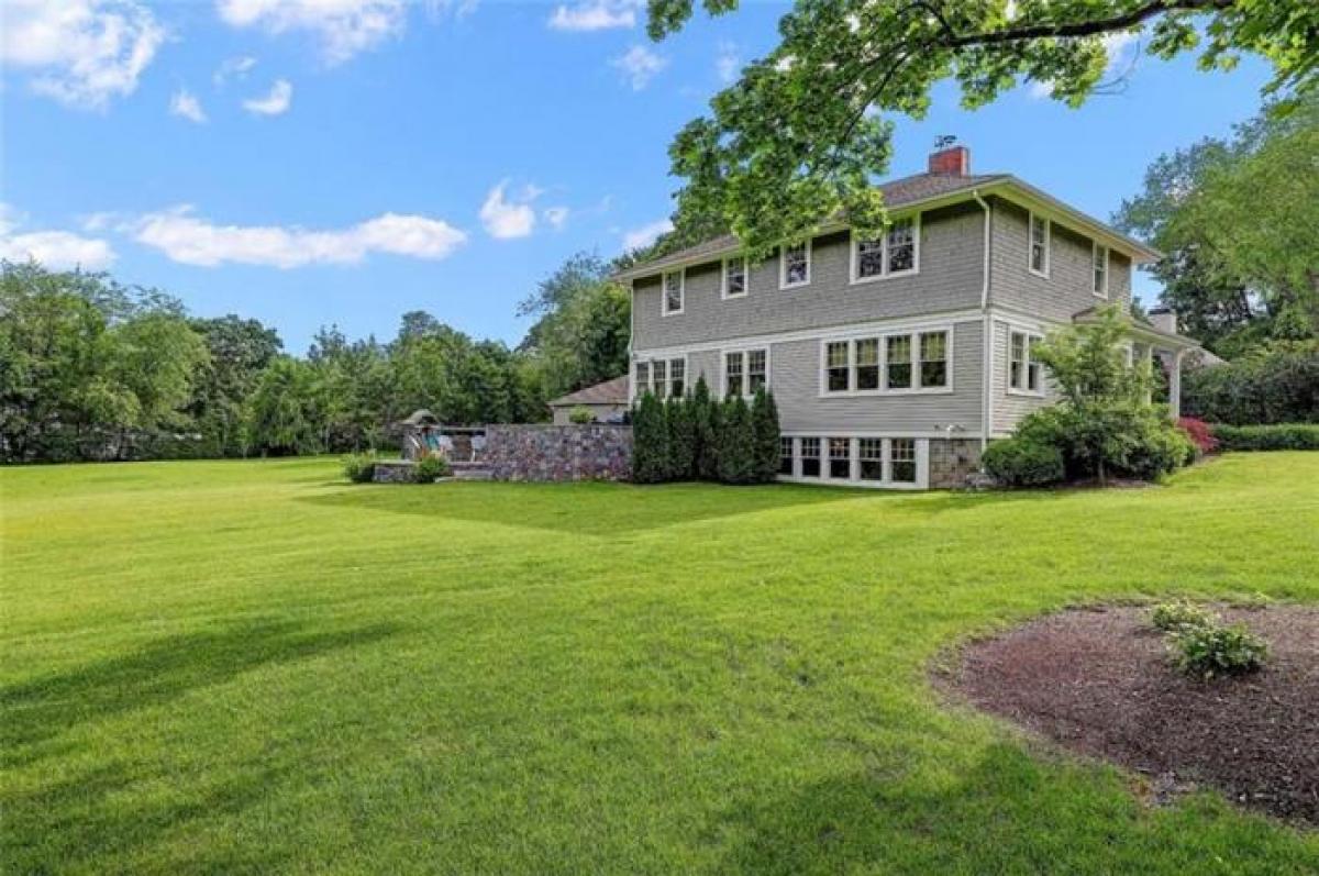 Picture of Home For Sale in Barrington, Rhode Island, United States