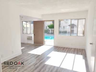 Condo For Rent in Reseda, California