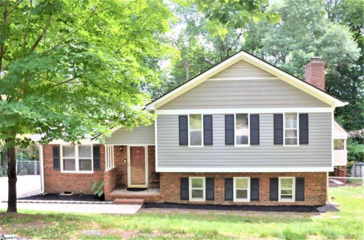 Picture of Home For Sale in Simpsonville, South Carolina, United States