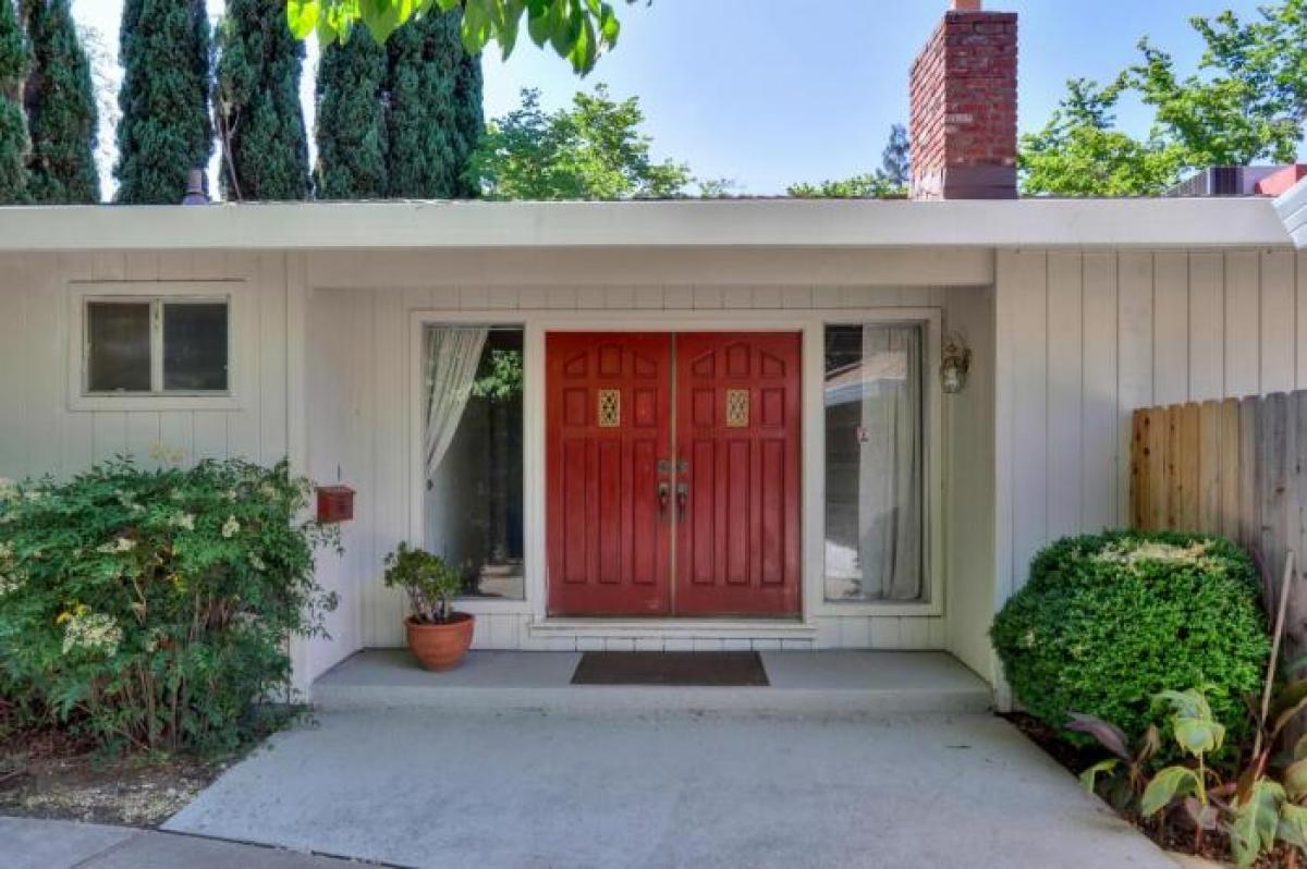 Picture of Home For Sale in Carmichael, California, United States