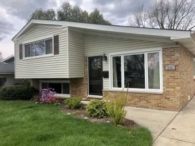 Home For Sale in Bloomingdale, Illinois