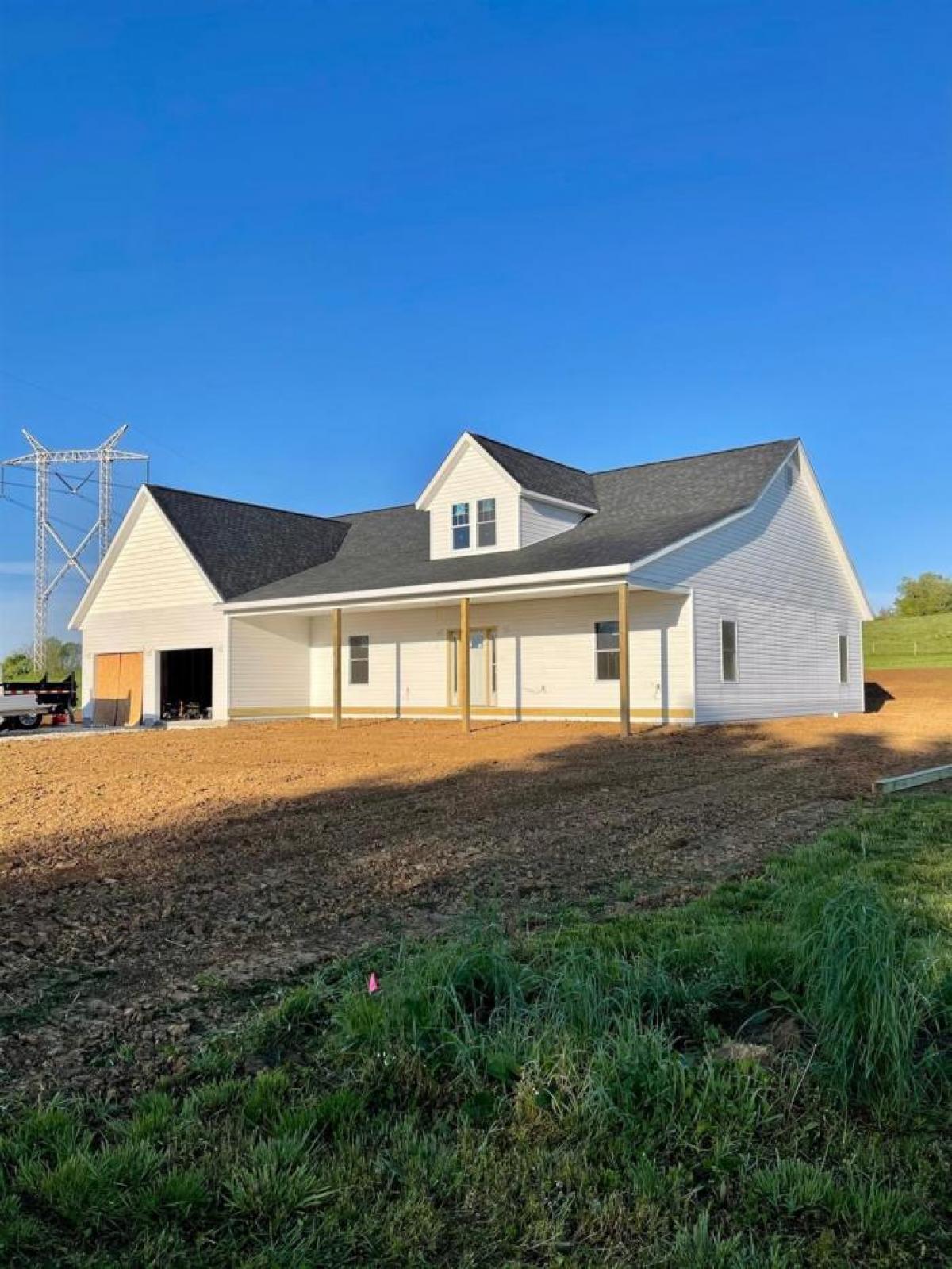 Picture of Home For Sale in Bedford, Indiana, United States