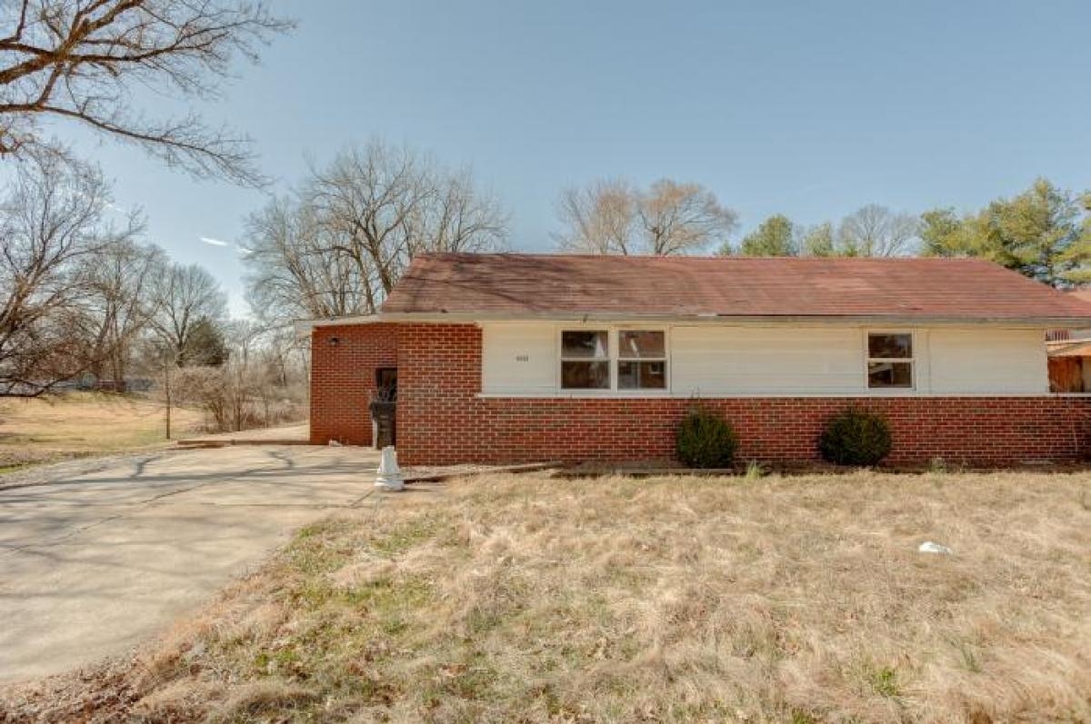 Picture of Home For Sale in Belleville, Illinois, United States