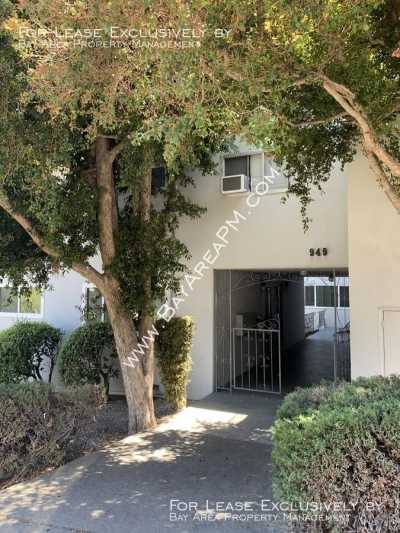 Apartment For Rent in Belmont, California