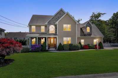 Home For Sale in Somerset, Massachusetts