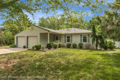 Home For Sale in Wall, New Jersey