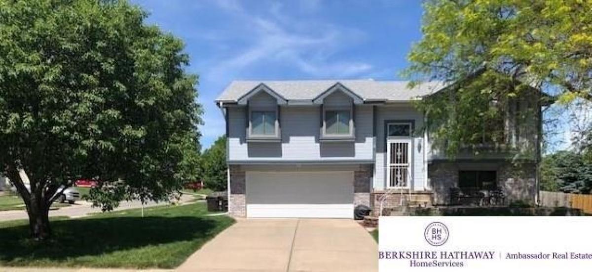 Picture of Home For Sale in Papillion, Nebraska, United States