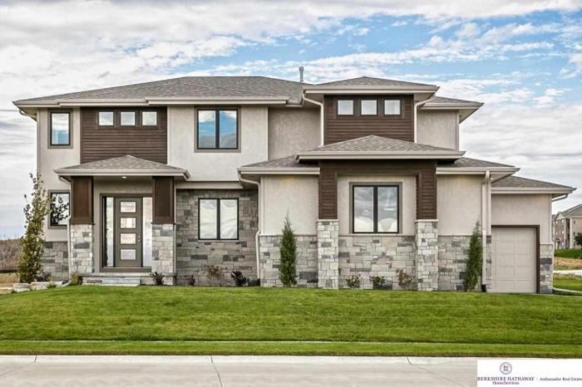 Picture of Home For Sale in Papillion, Nebraska, United States