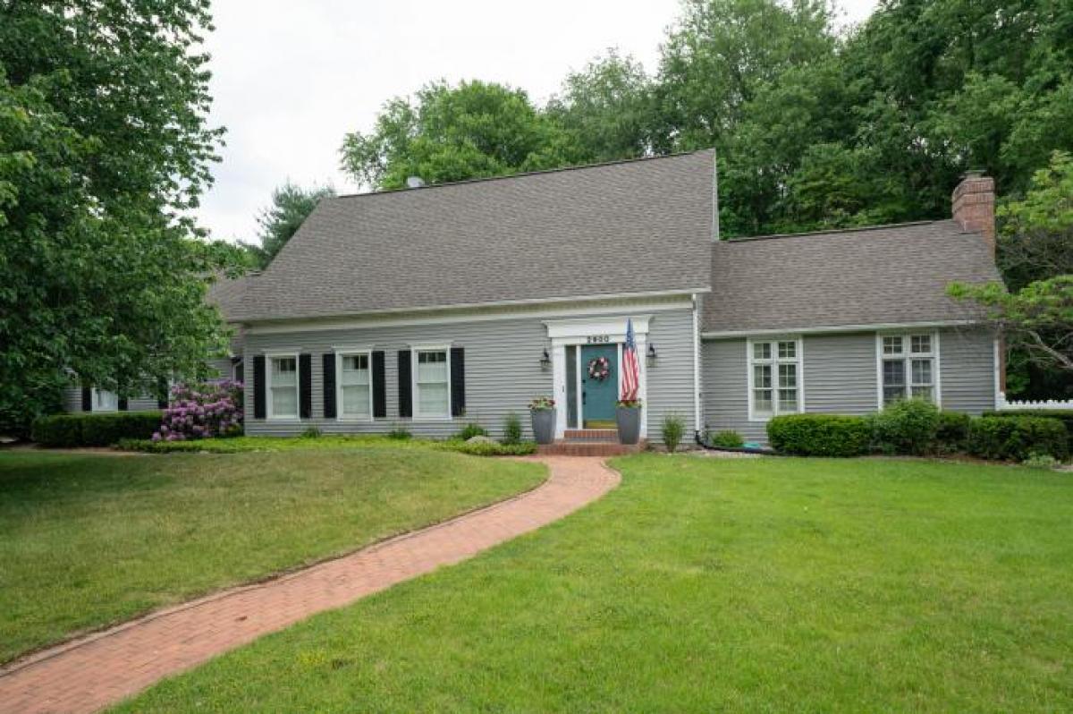 Picture of Home For Sale in Kalamazoo, Michigan, United States