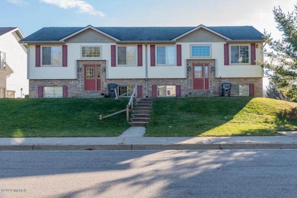 Picture of Multi-Family Home For Sale in Kalamazoo, Michigan, United States