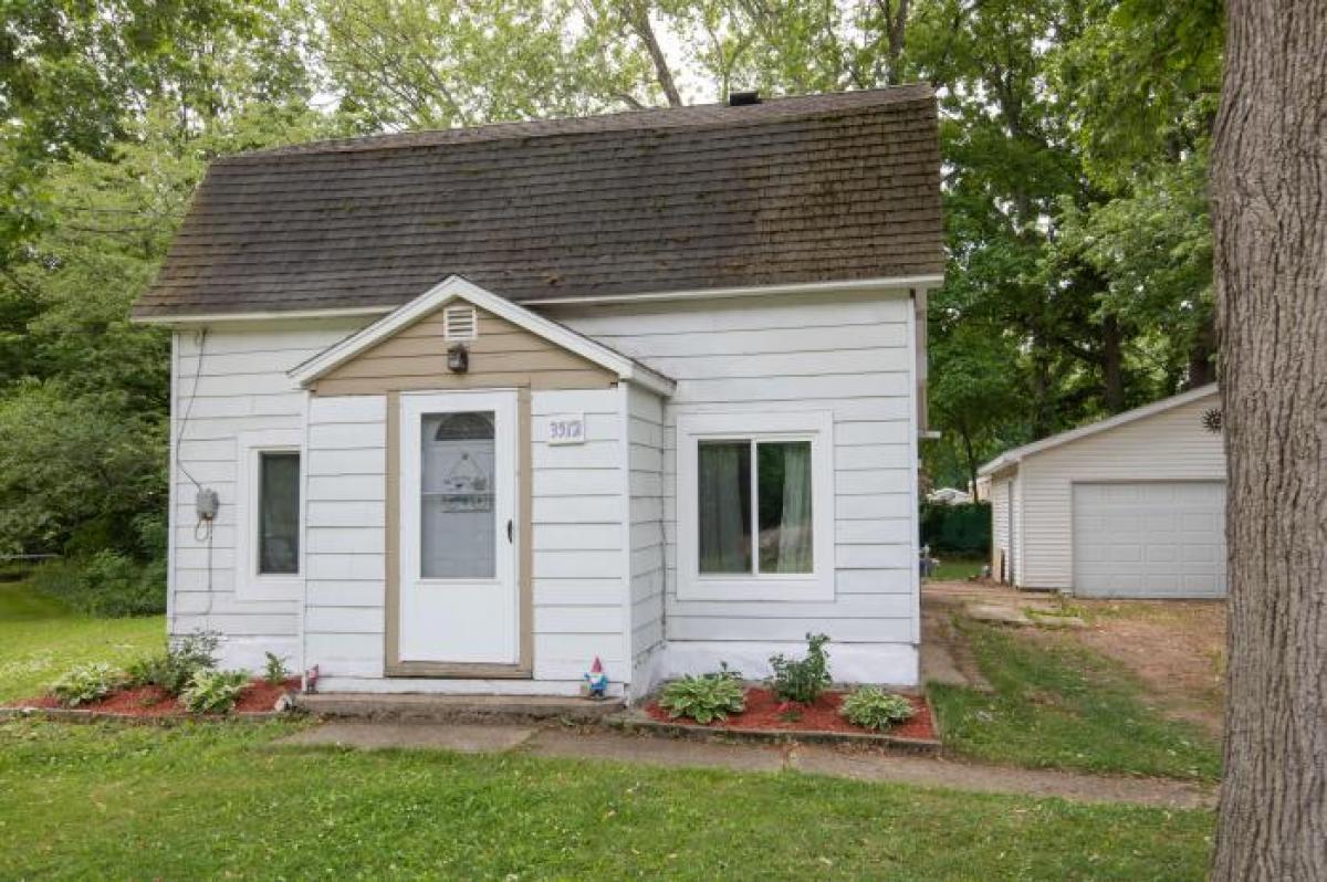 Picture of Home For Sale in Kalamazoo, Michigan, United States