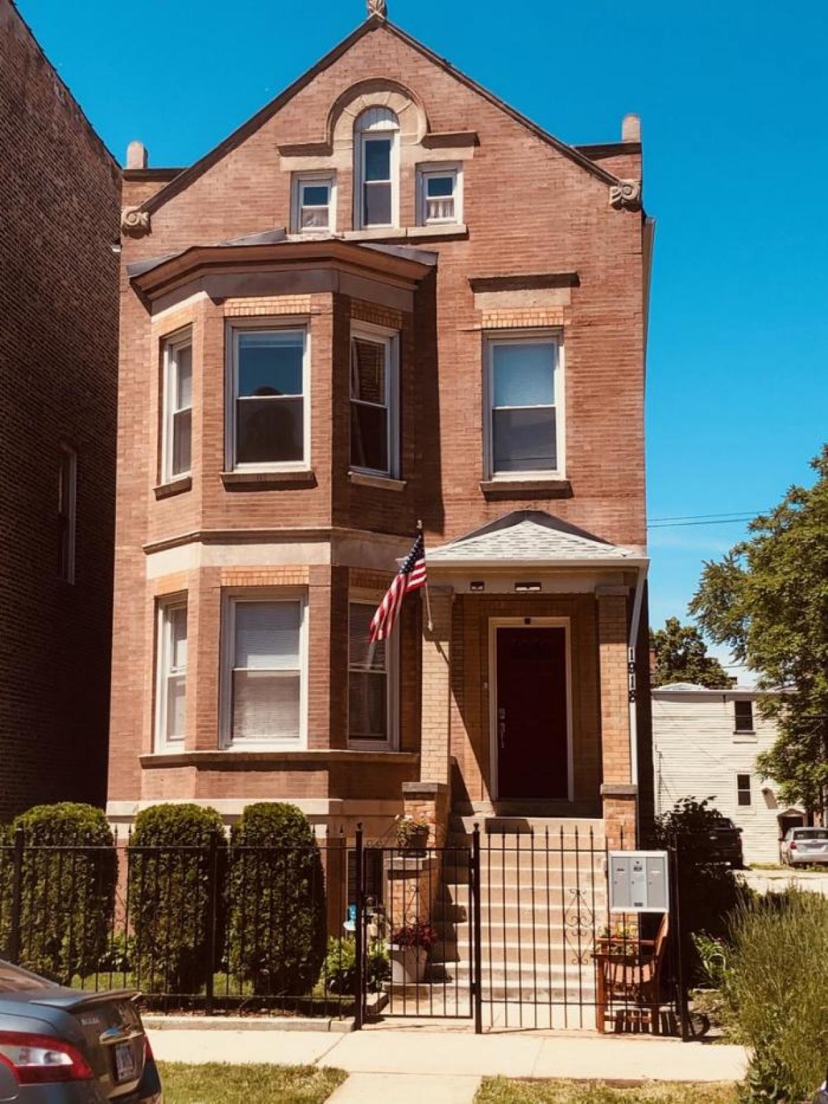 Picture of Multi-Family Home For Sale in Chicago, Illinois, United States
