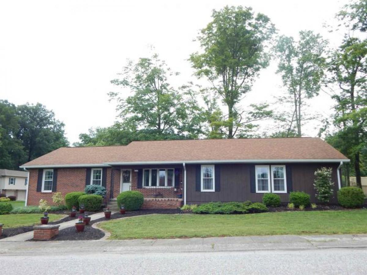 Picture of Home For Sale in Bedford, Indiana, United States