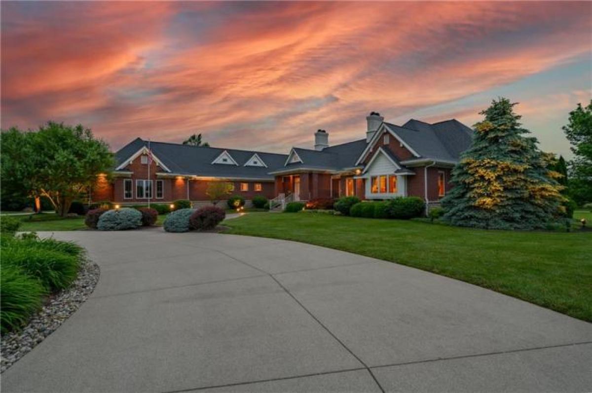 Picture of Home For Sale in Greenwood, Indiana, United States