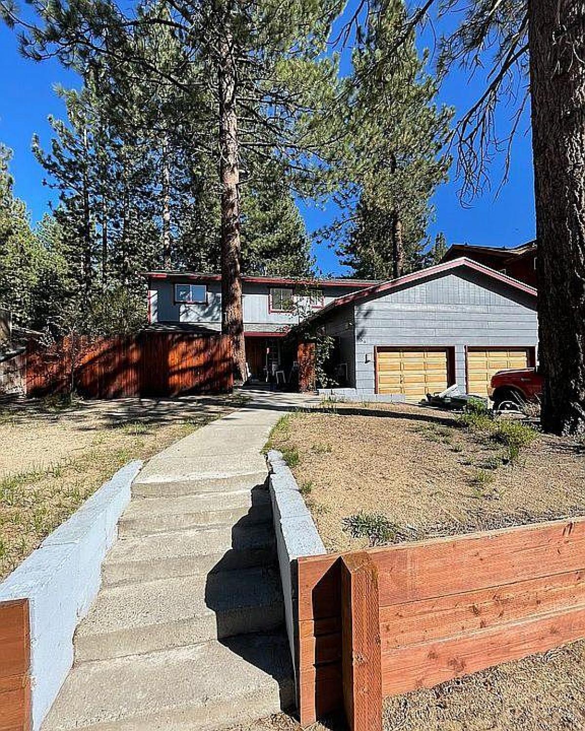 Picture of Home For Sale in South Lake Tahoe, California, United States