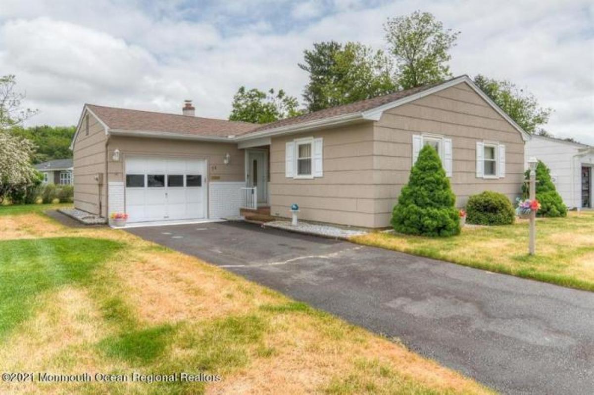 Picture of Home For Sale in Toms River, New Jersey, United States