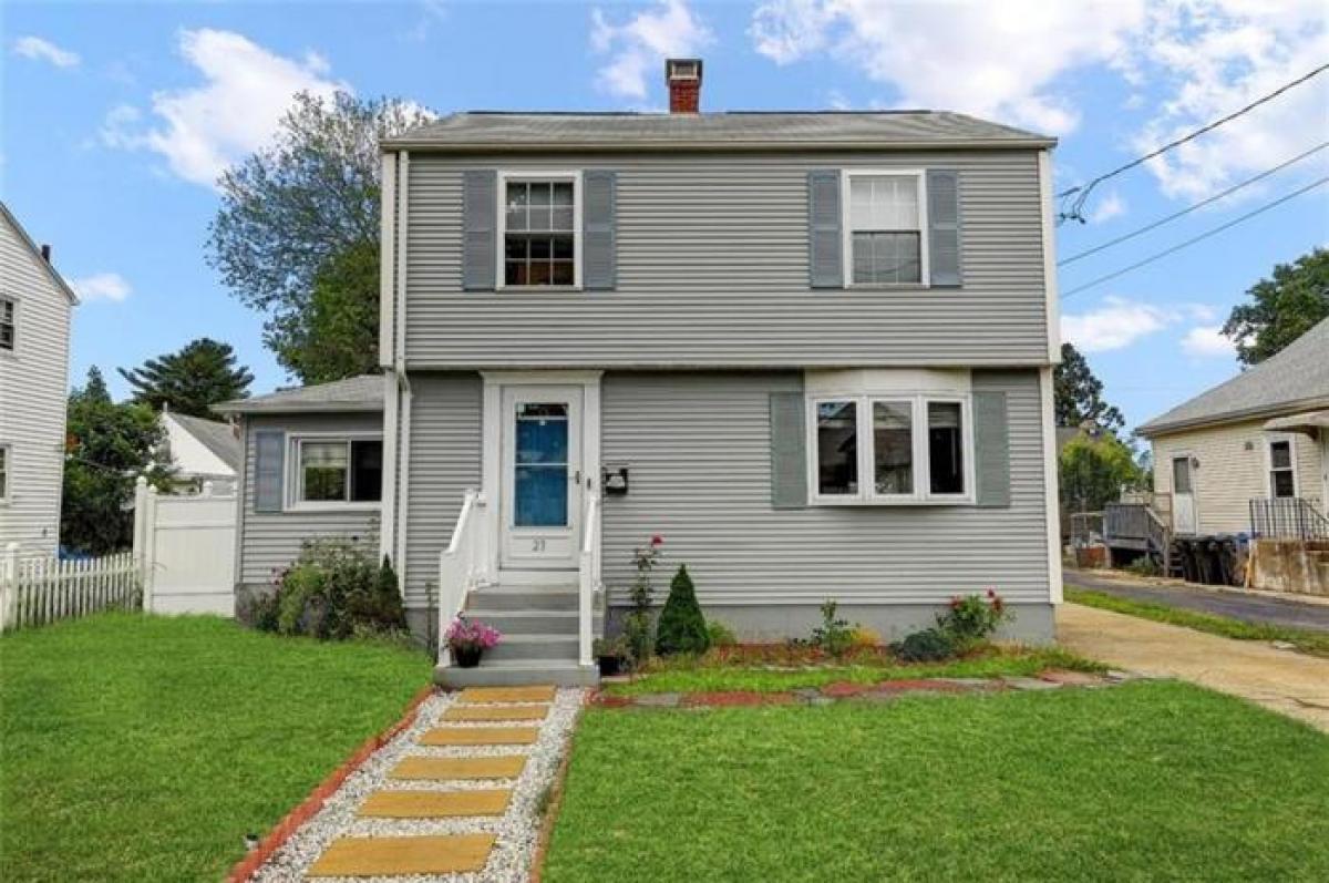 Picture of Home For Sale in Cranston, Rhode Island, United States
