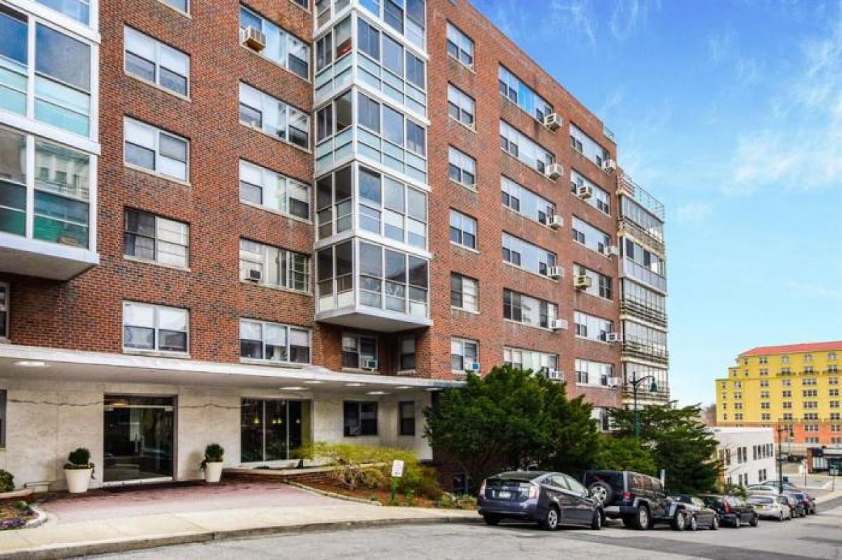 Picture of Home For Sale in Larchmont, New York, United States