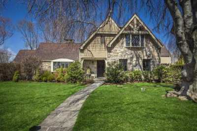 Home For Sale in Scarsdale, New York