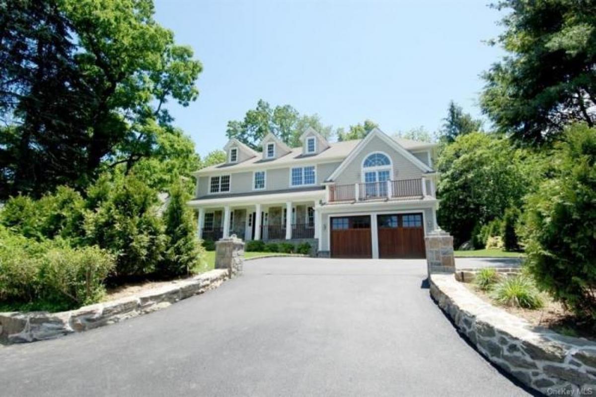Picture of Home For Sale in Larchmont, New York, United States