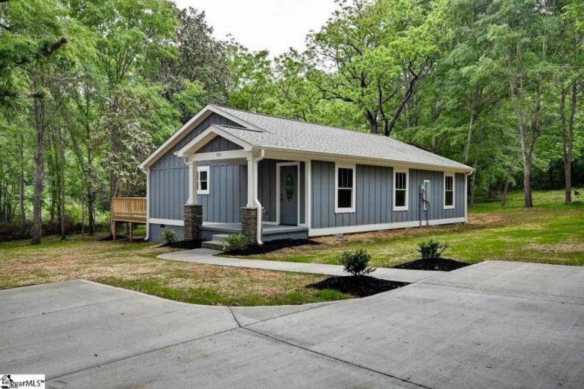 Picture of Home For Sale in Taylors, South Carolina, United States