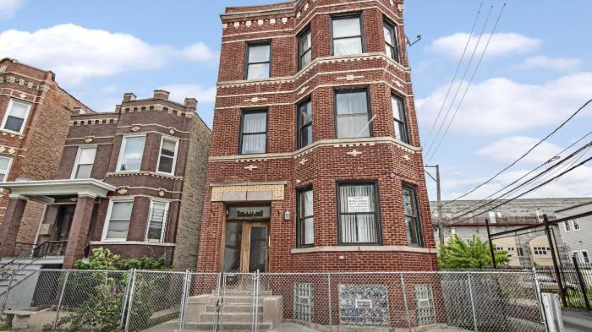 Picture of Multi-Family Home For Sale in Chicago, Illinois, United States